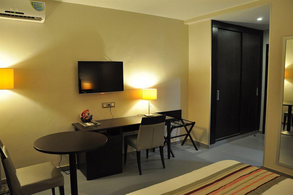Hotel & Restaurant Farid Dakar Exterior photo