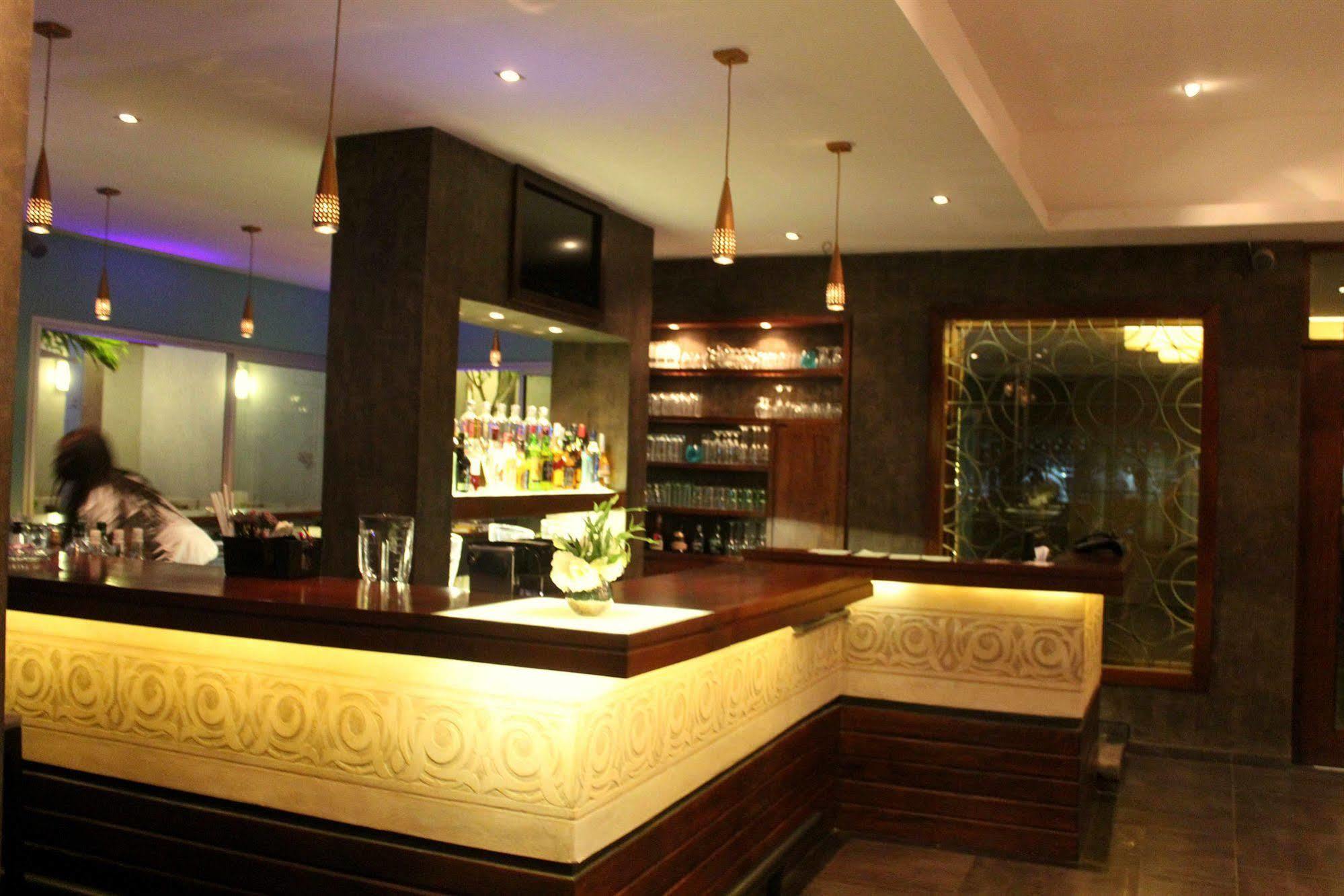 Hotel & Restaurant Farid Dakar Exterior photo