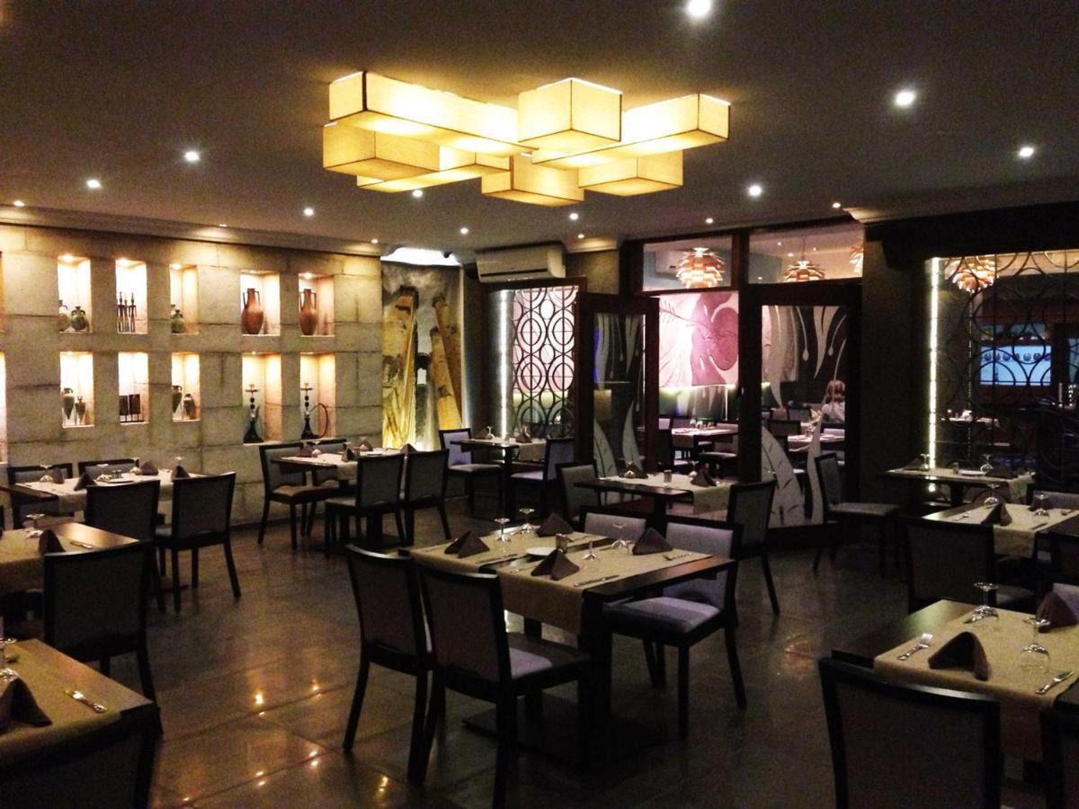 Hotel & Restaurant Farid Dakar Exterior photo